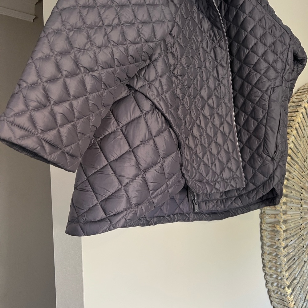 Athleta Women's Whisper Featherless Quilted Puffer Jacket - Picture 5 of 5
